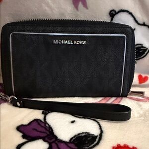 Michael Kors Jet Set Travel smartphone wallet wristlet in black EUC